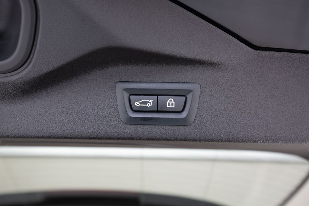 2021 BMW X7 - $34,975
