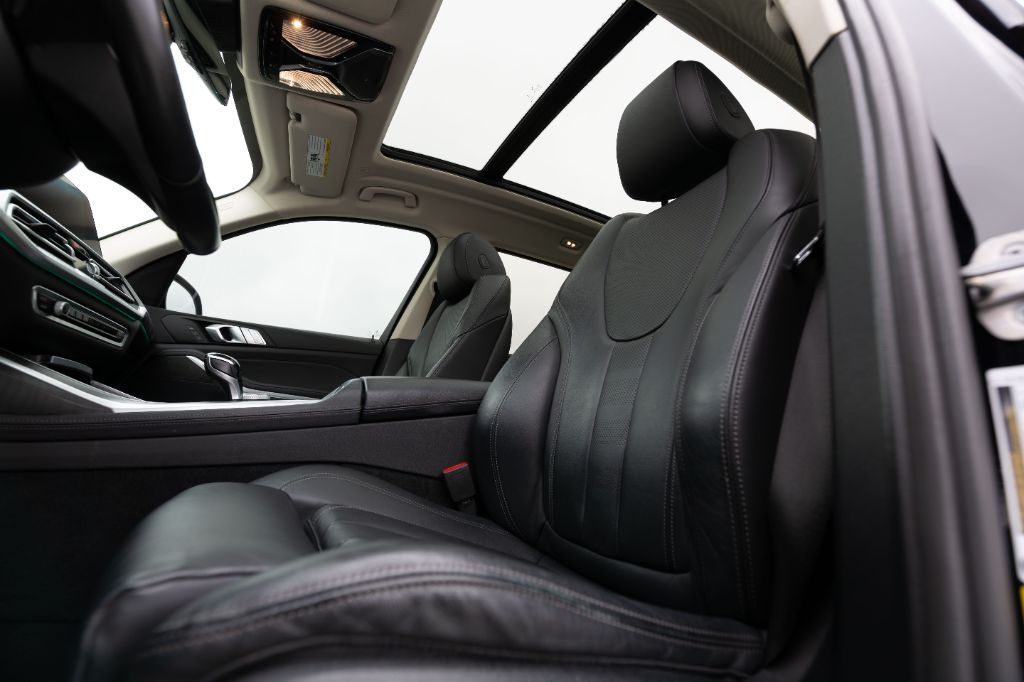 2021 BMW X7 - $34,975