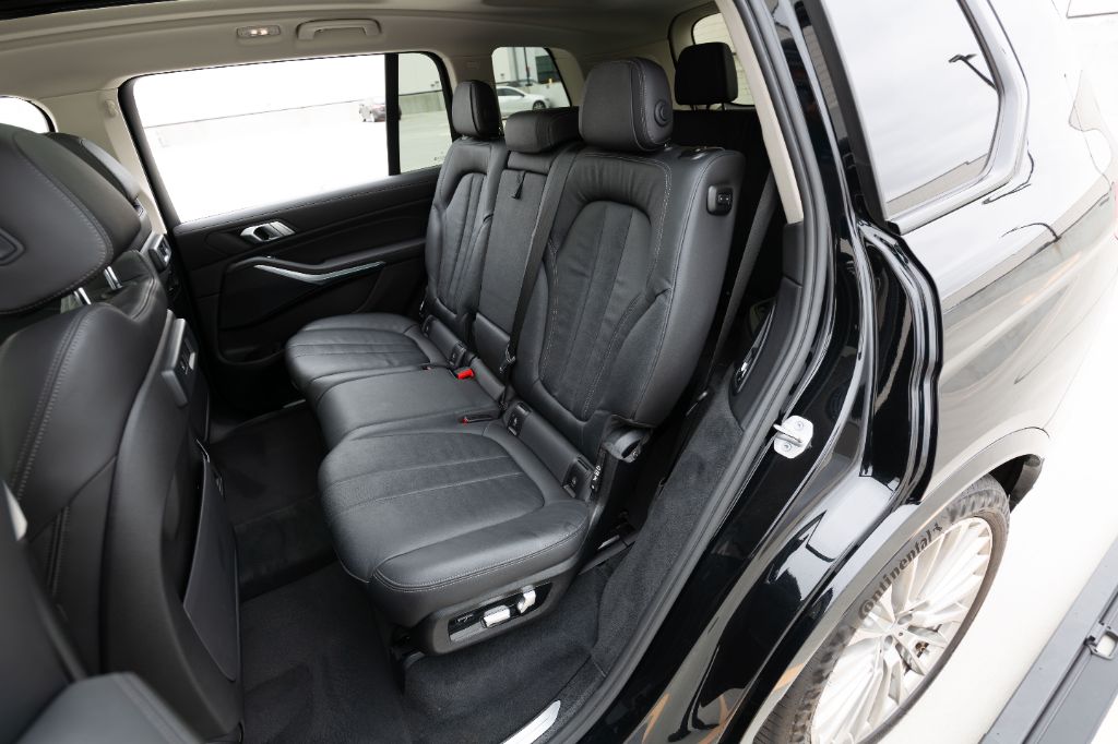 2021 BMW X7 - $34,975