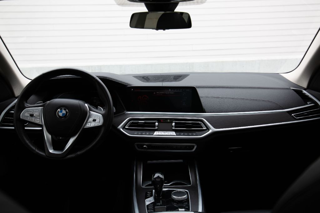 2021 BMW X7 - $34,975