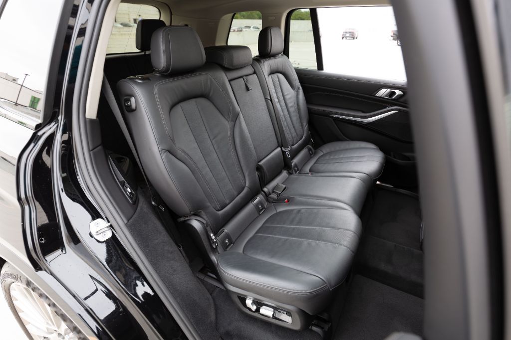 2021 BMW X7 - $34,975