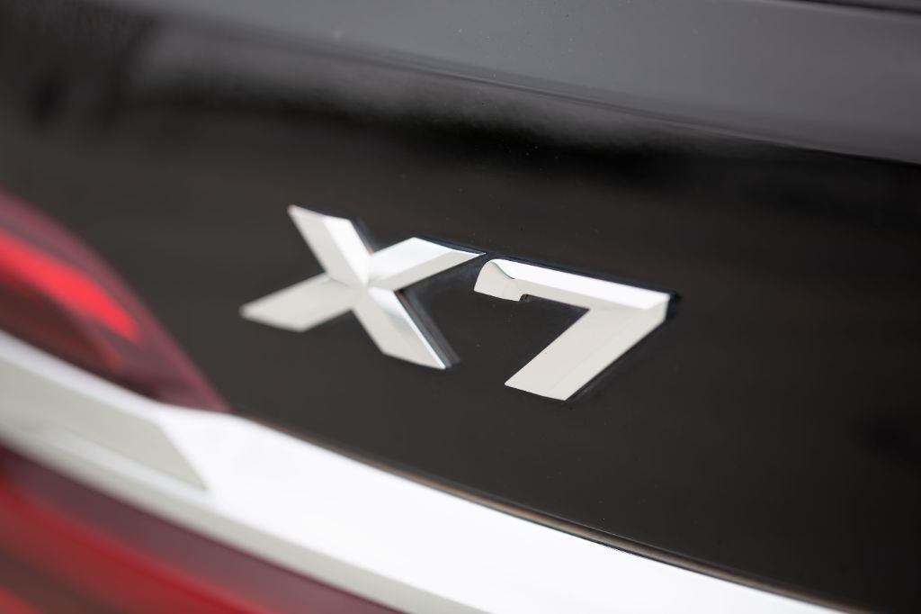 2021 BMW X7 - $34,975