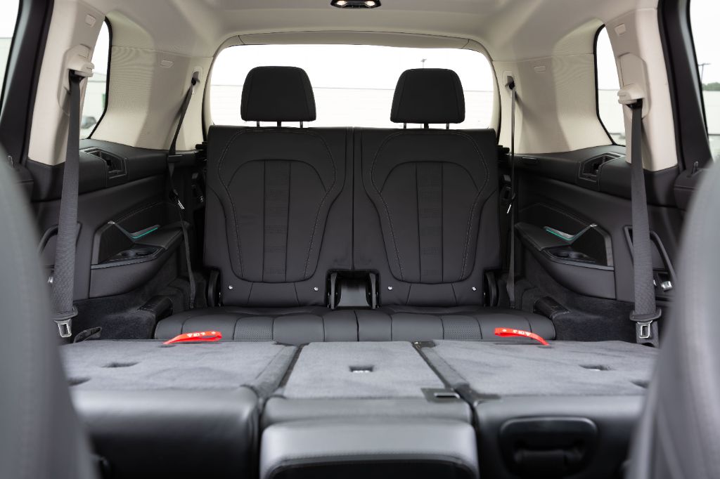 2021 BMW X7 - $34,975