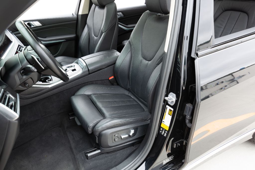 2021 BMW X7 - $34,975