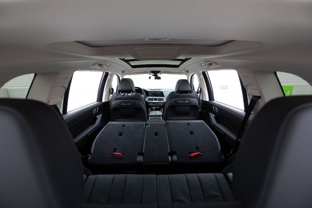 2021 BMW X7 - $34,975