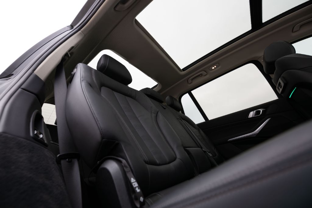 2021 BMW X7 - $34,975