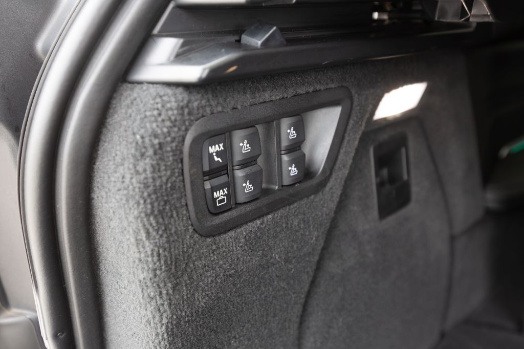 2021 BMW X7 - $34,975