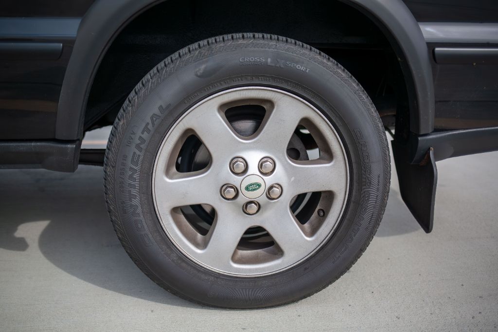 2004 Land Rover Discovery - $27,975