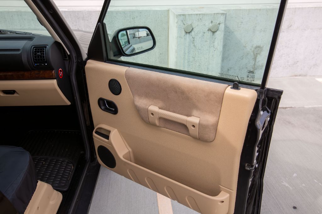 2004 Land Rover Discovery - $27,975