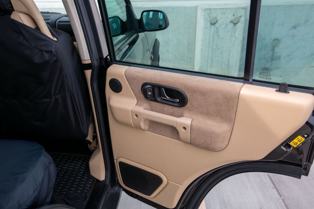 2004 Land Rover Discovery - $27,975