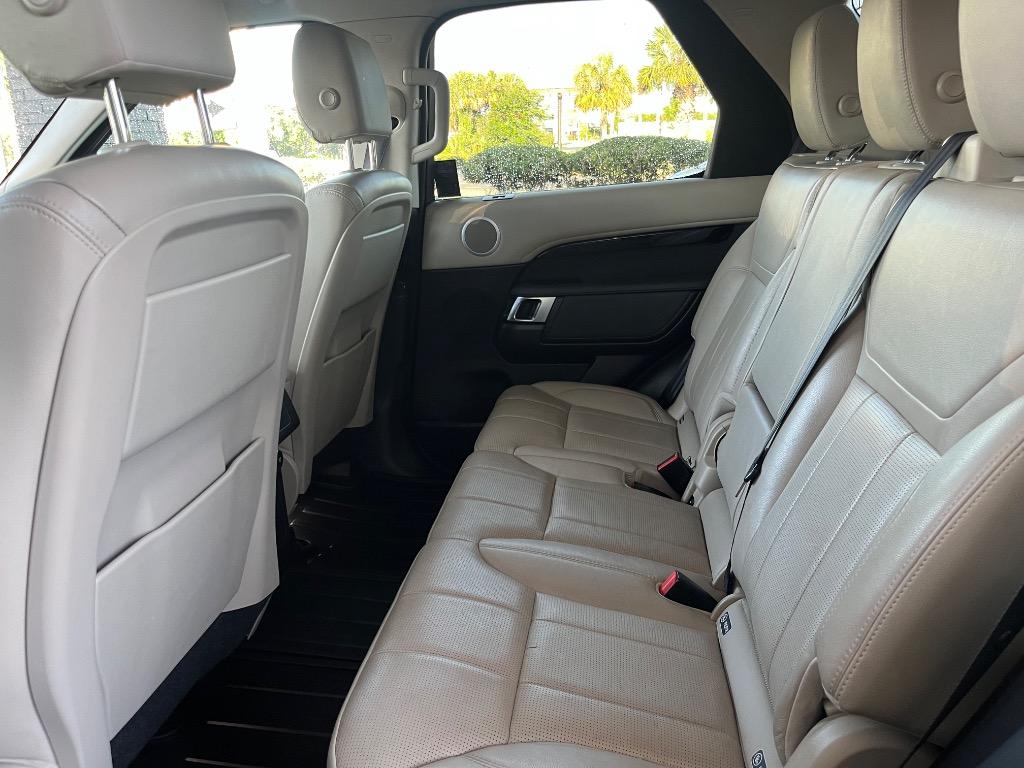 2018 Land Rover Discovery SE photo