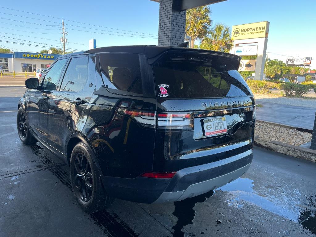 2018 Land Rover Discovery SE photo