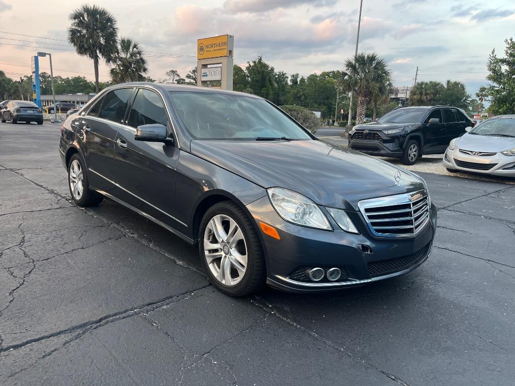 2011 Mercedes-Benz E-Class E350 Luxury photo