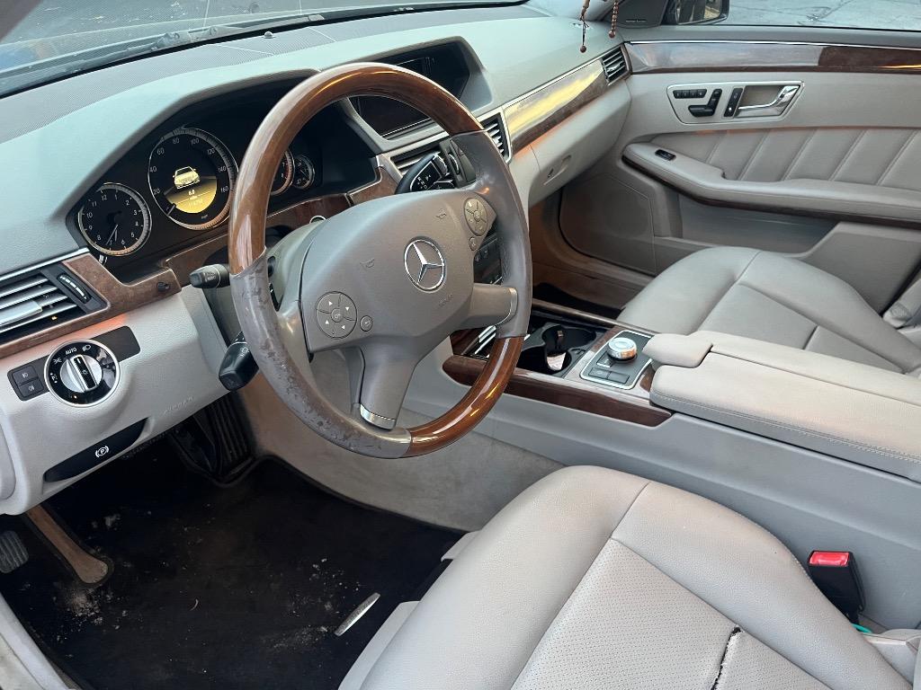 2011 Mercedes-Benz E-Class E350 Luxury photo