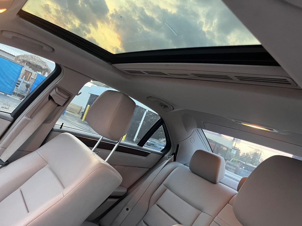 2011 Mercedes-Benz E-Class E350 Luxury photo