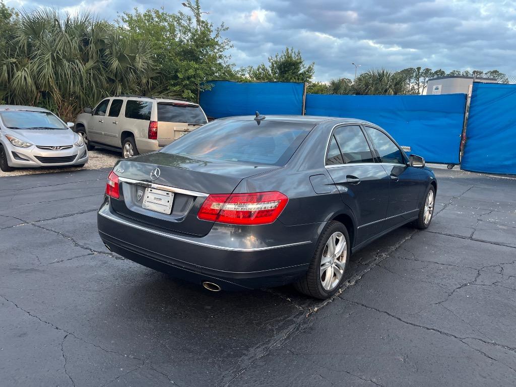 2011 Mercedes-Benz E-Class E350 Luxury photo