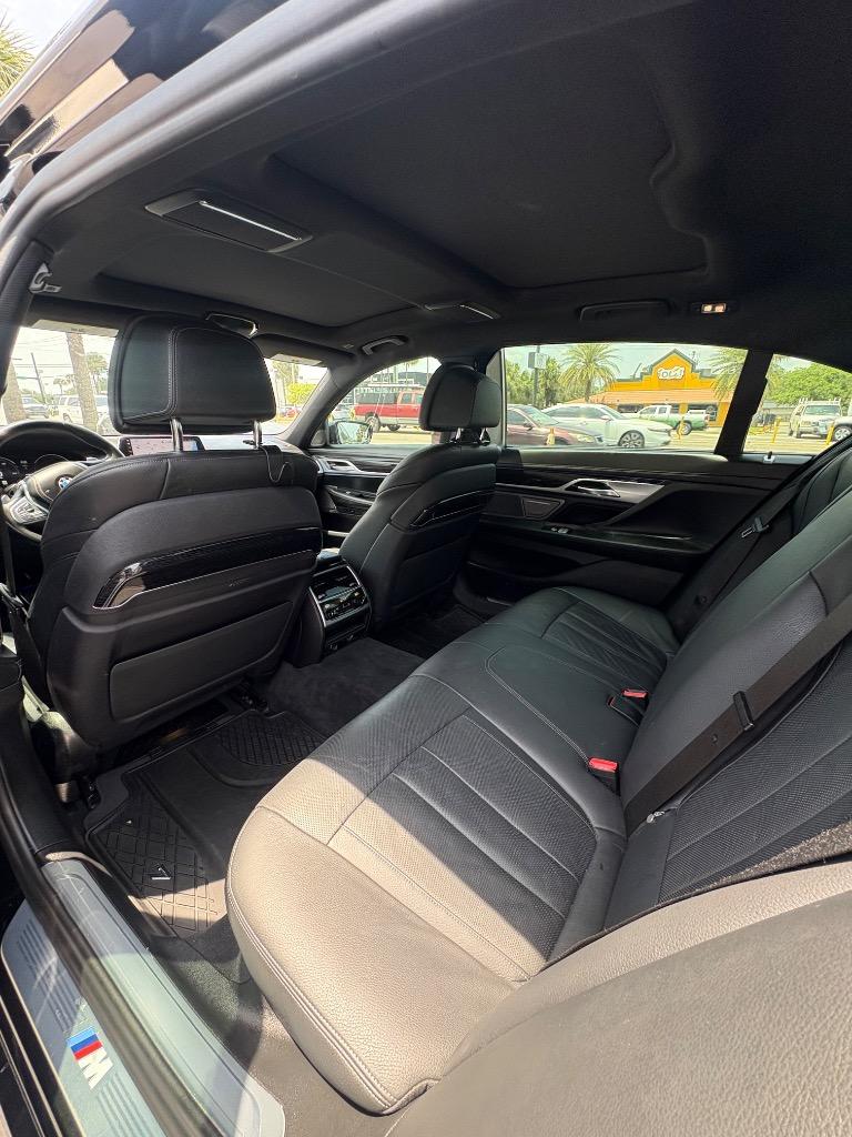 2019 BMW 7-Series 740i photo