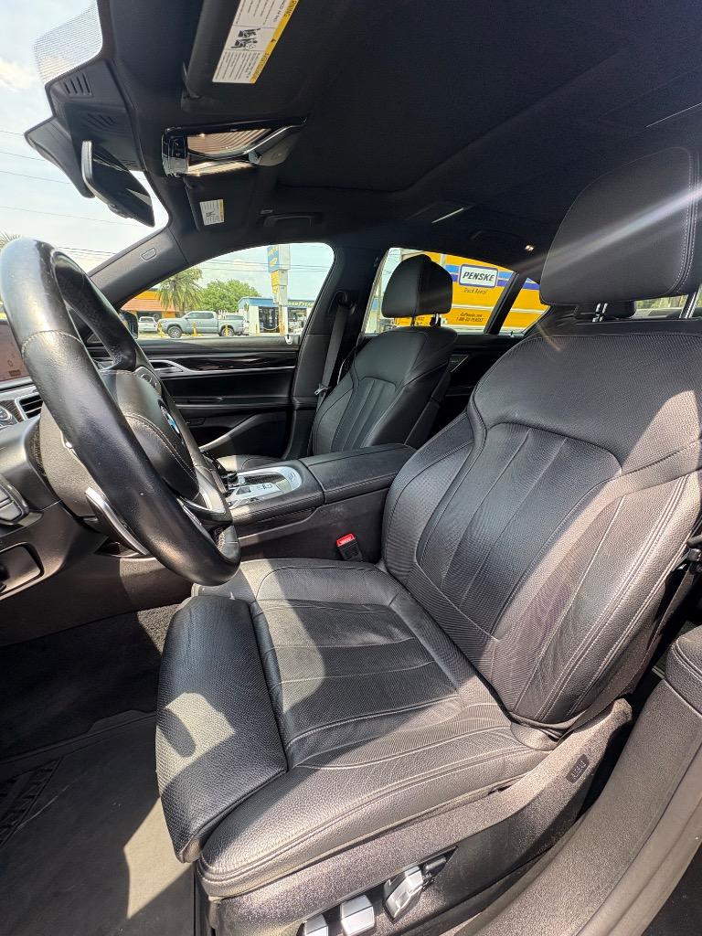 2019 BMW 7-Series 740i photo