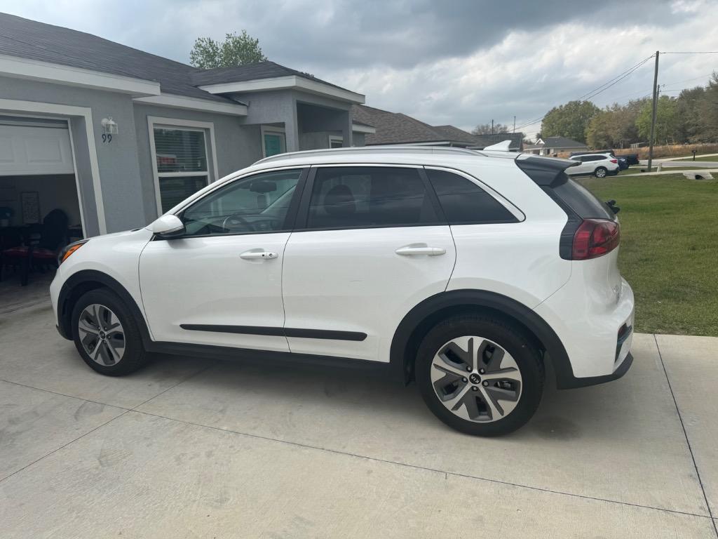 2021 Kia Niro EV EX photo 2