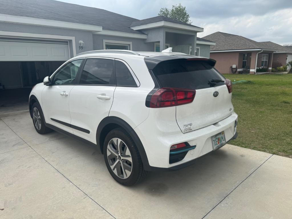2021 Kia Niro EV EX photo 3