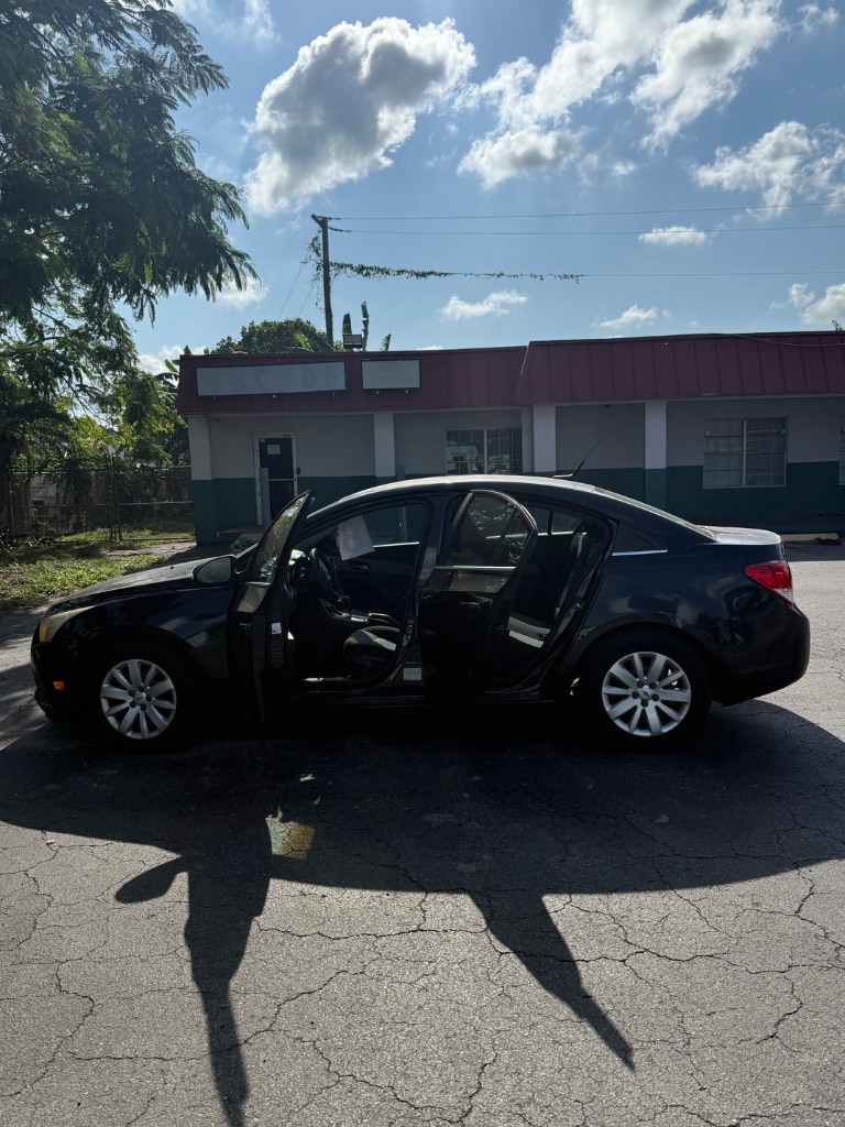 2011 Chevrolet Cruze - $3,999