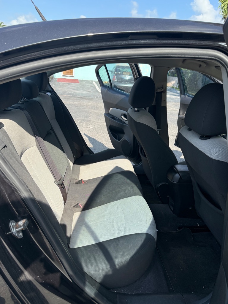 2011 Chevrolet Cruze - $3,999