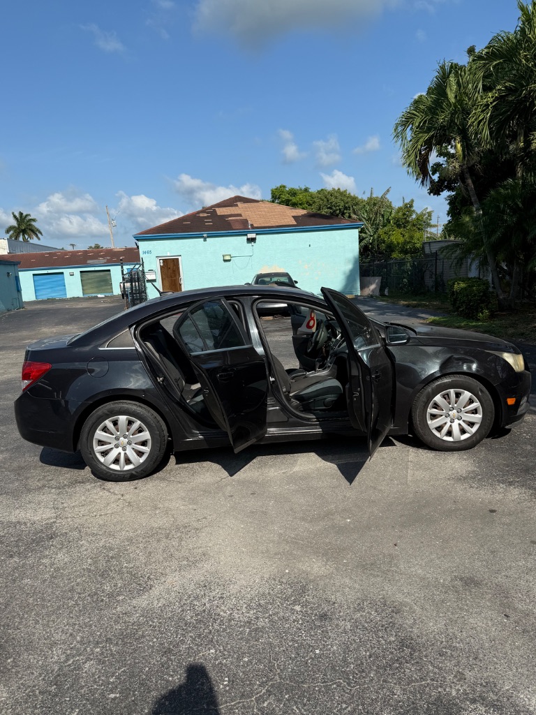 2011 Chevrolet Cruze - $3,999