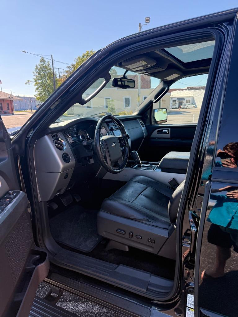 2014 Ford Expedition - $9,499