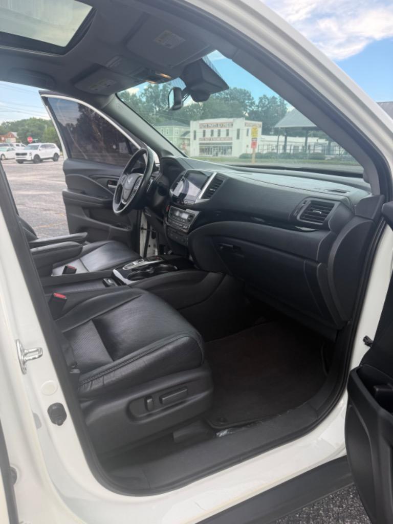 2017 Honda Pilot - $16,599