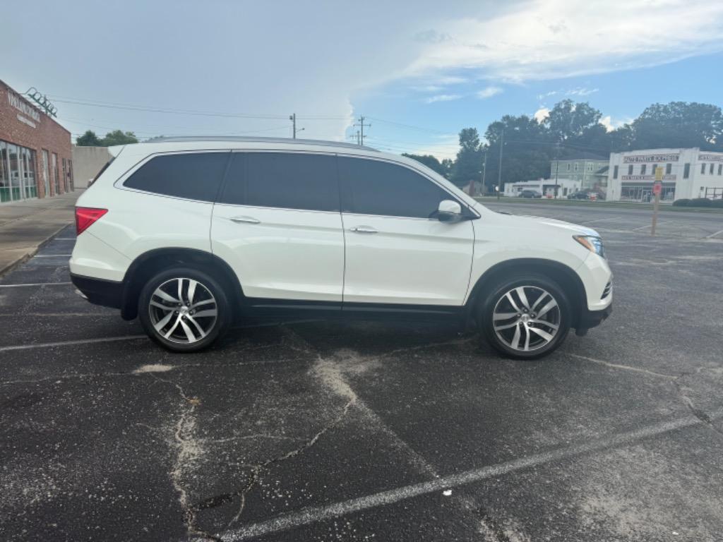 2017 Honda Pilot - $16,599