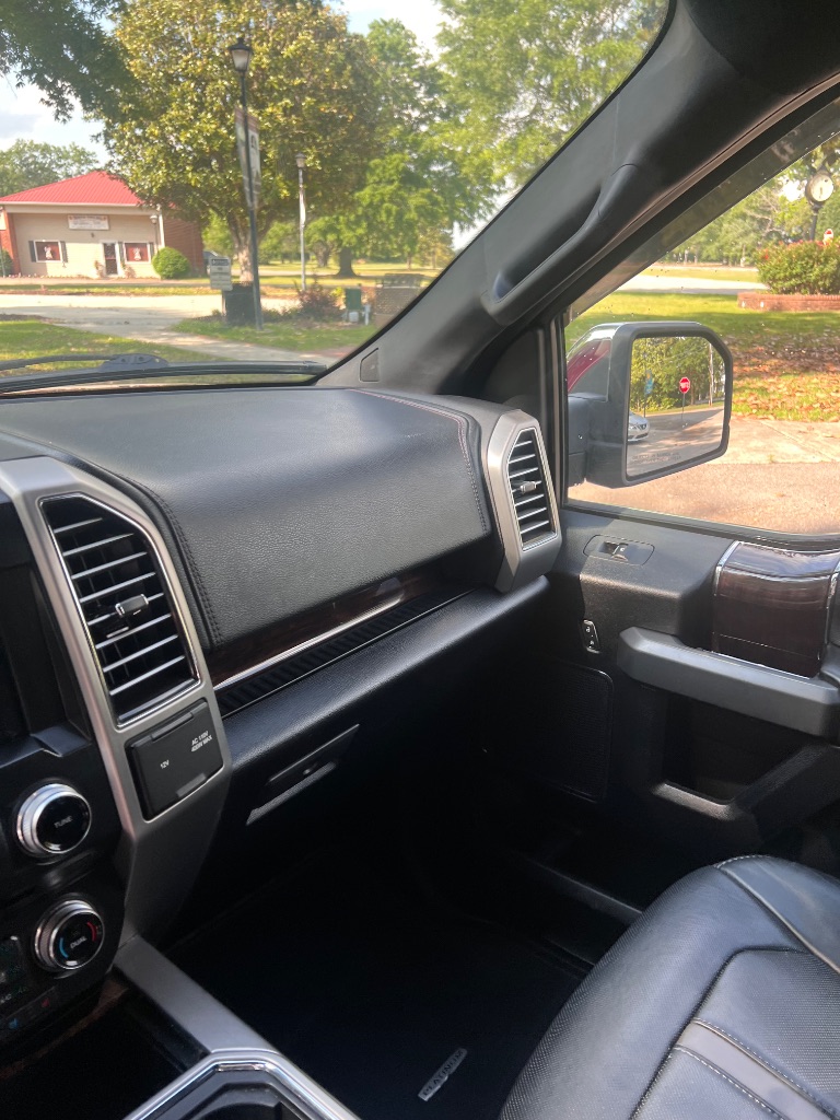 2017 Ford F150 Platinum photo