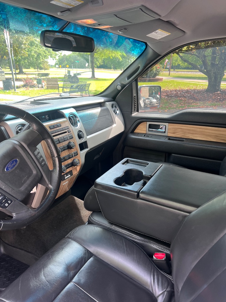 2017 Ford F150 Platinum photo