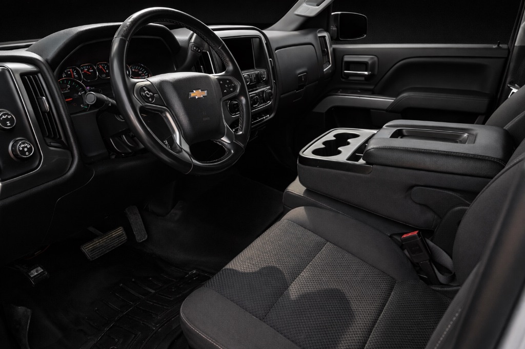 2017 Chevrolet Silverado 2500HD - $32,999