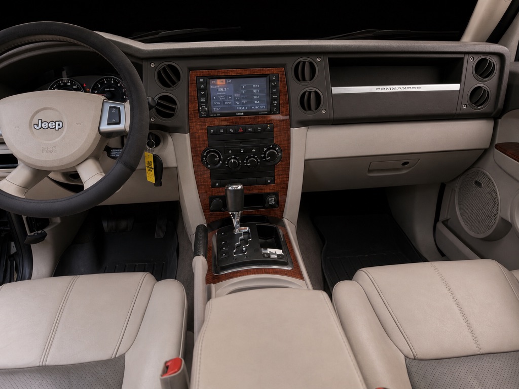 View vehicle photo 7