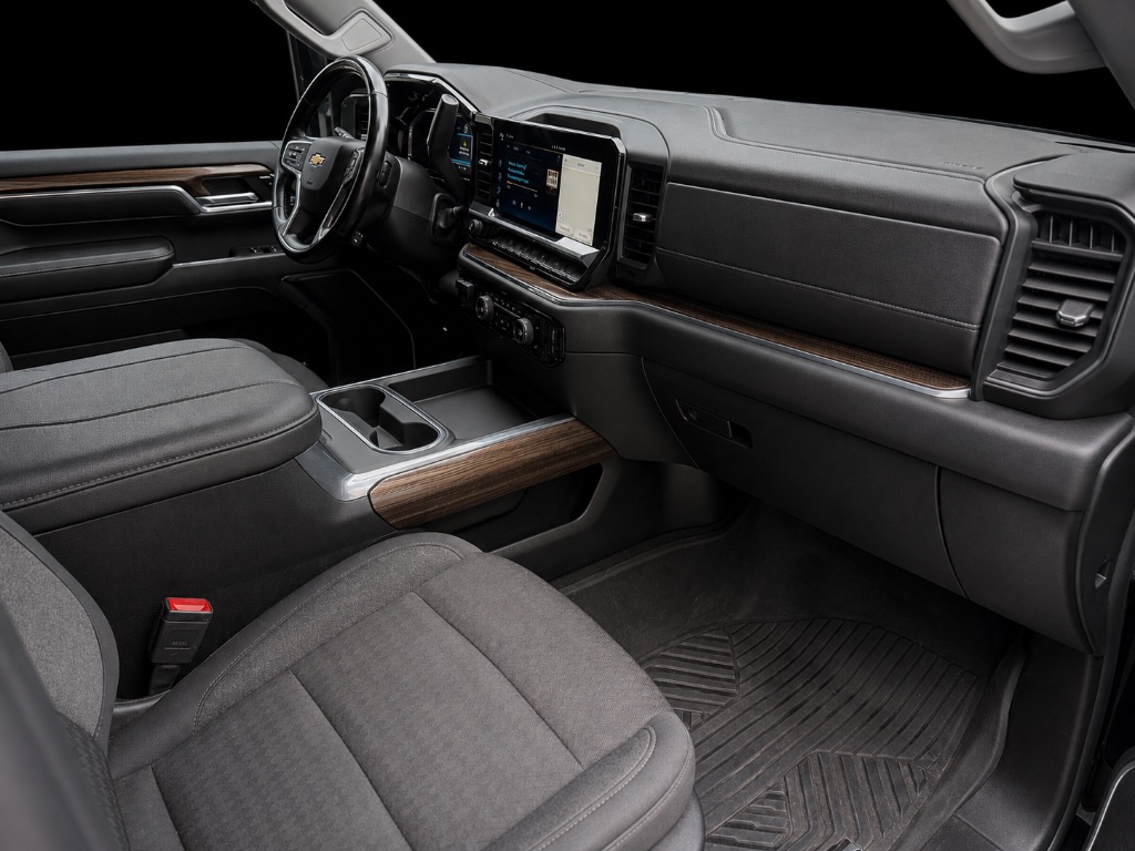 2024 Chevrolet Silverado Hd - $43,900
