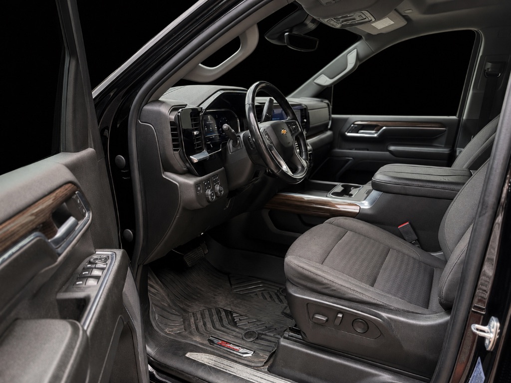 2024 Chevrolet Silverado Hd - $43,900