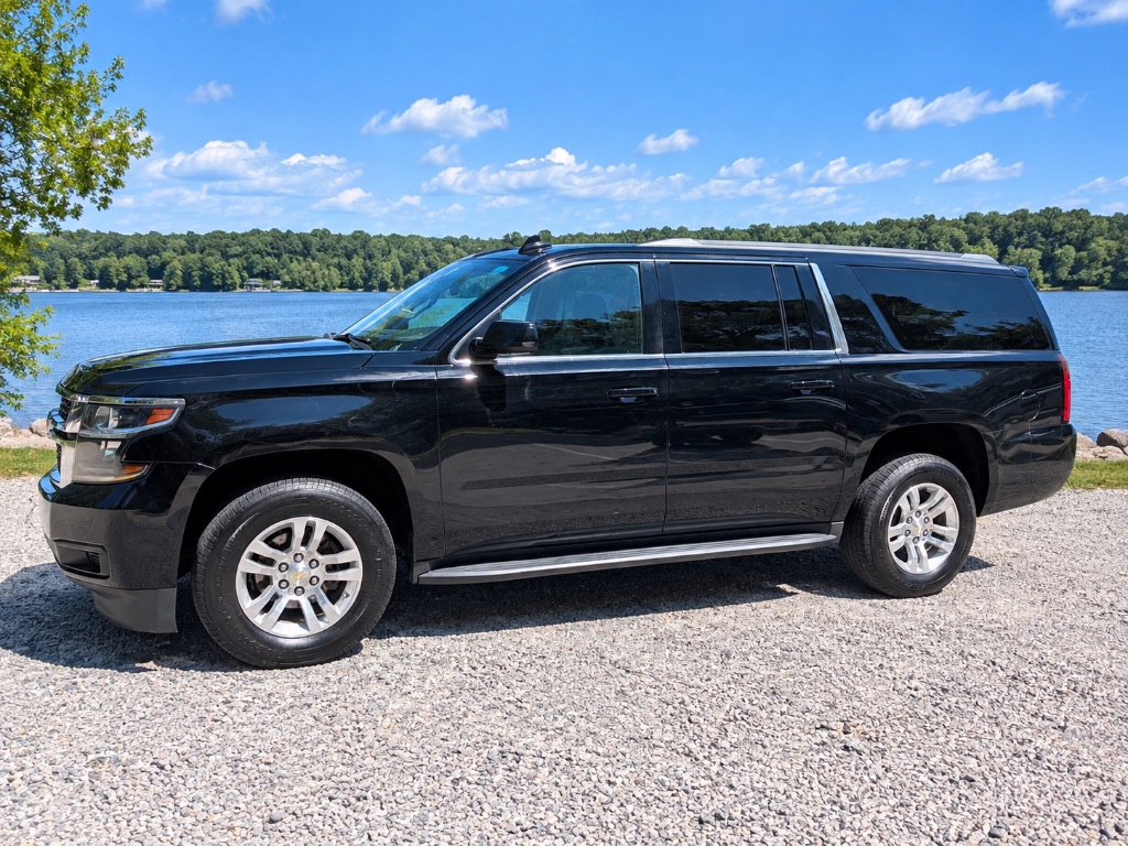 2017 Chevrolet Suburban - $17,999