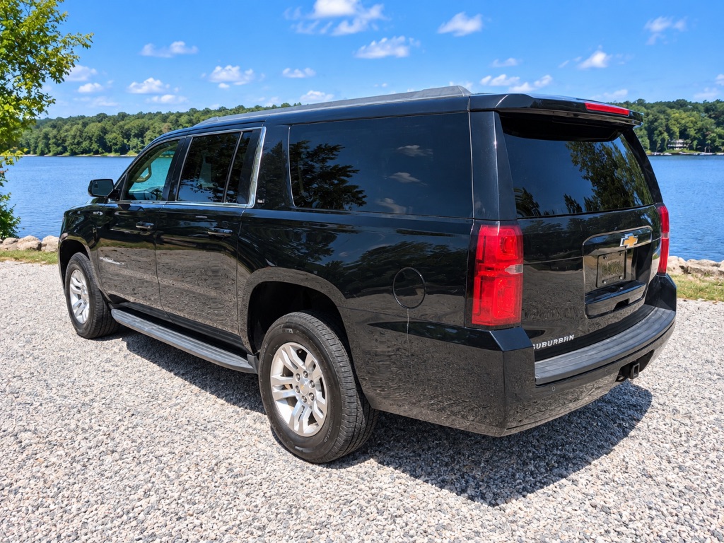 2017 Chevrolet Suburban - $17,999