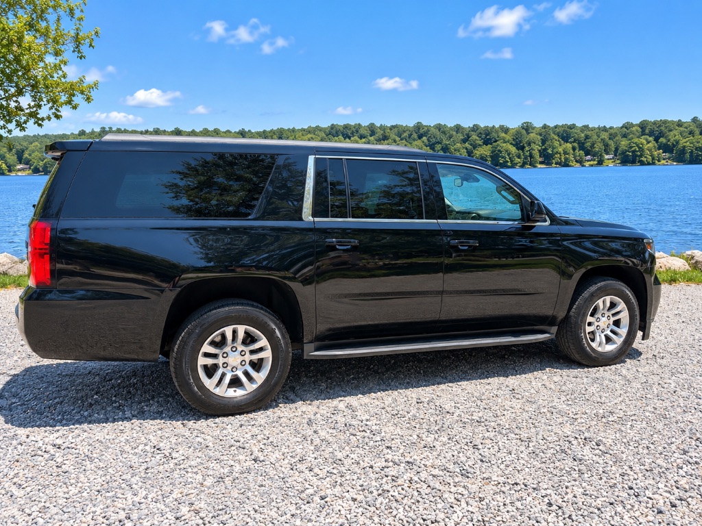 2017 Chevrolet Suburban - $17,999