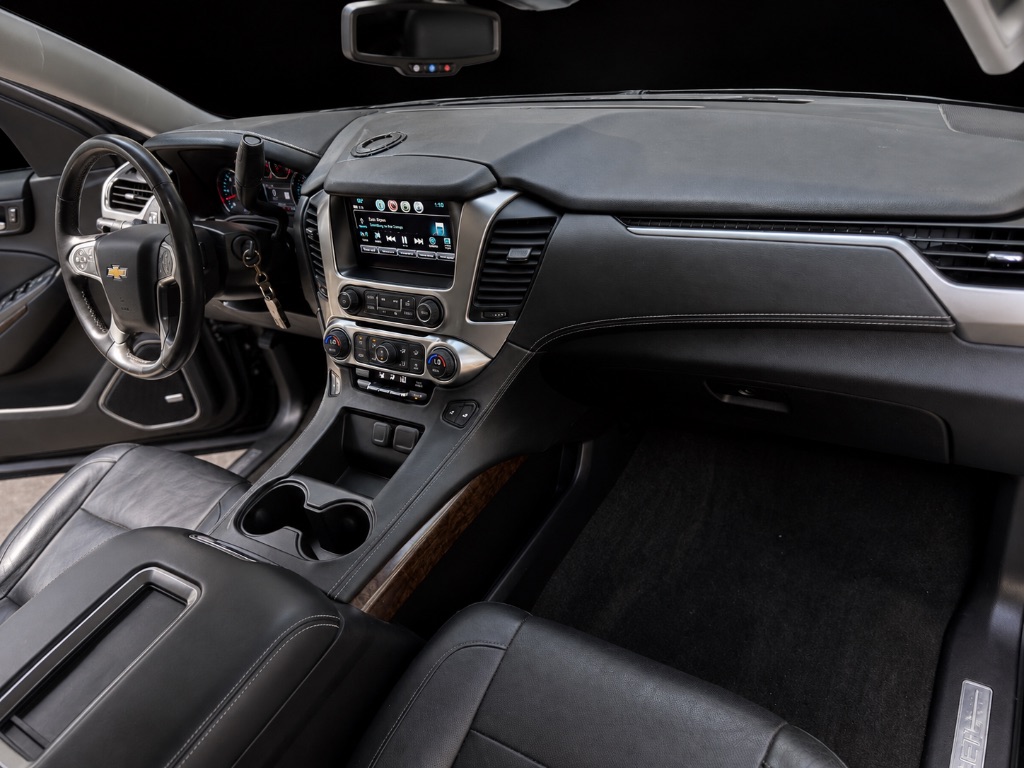 2017 Chevrolet Suburban - $17,999