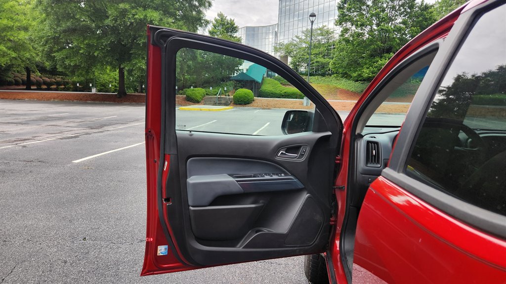 2015 Chevrolet Colorado - $15,250