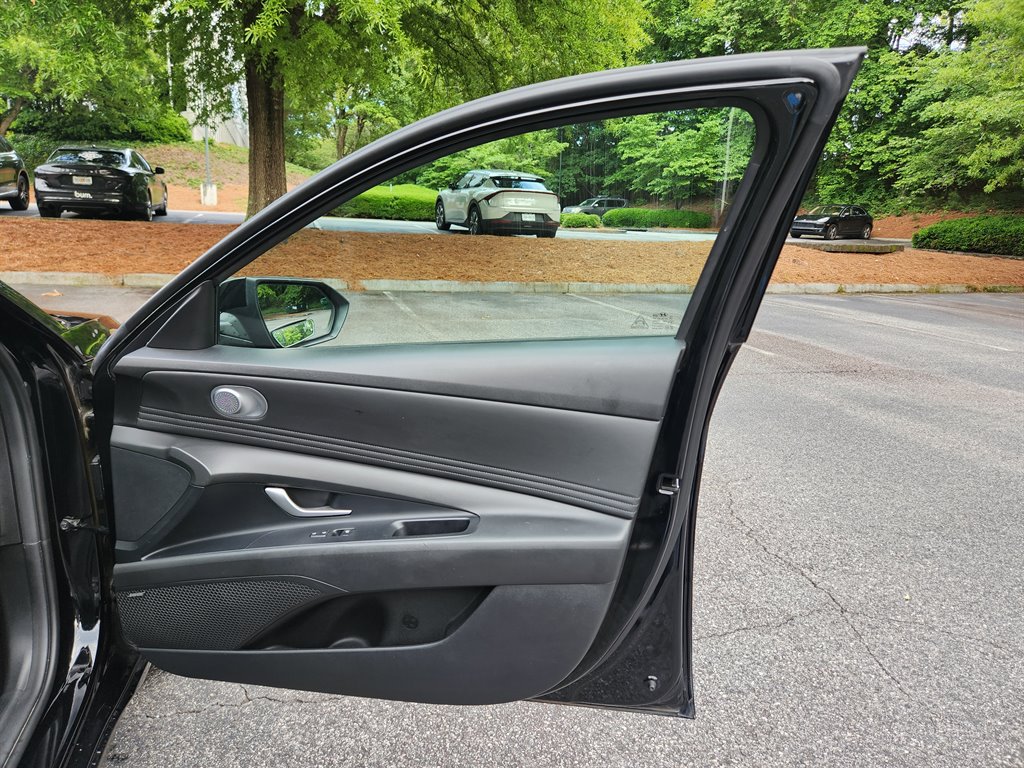 2023 Hyundai Elantra - $15,500