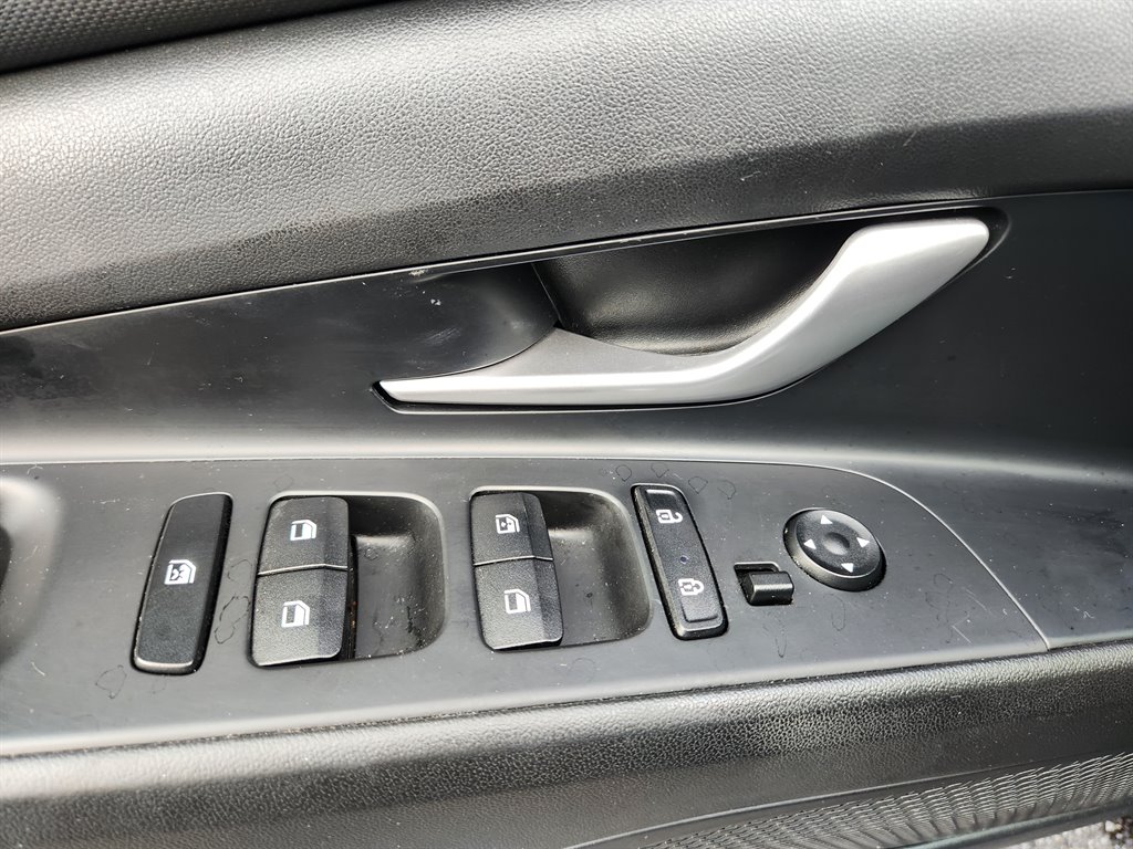 2023 Hyundai Elantra - $15,500