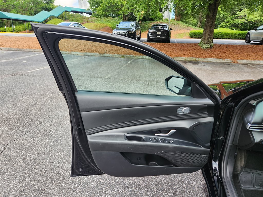 2023 Hyundai Elantra - $15,500