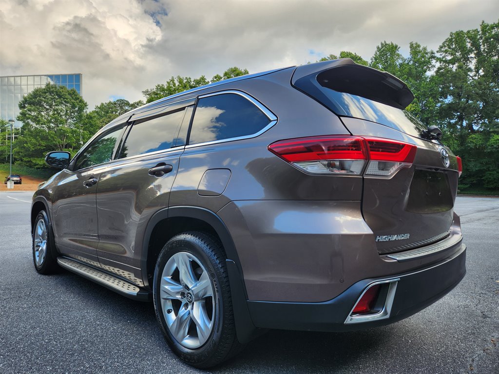 2018 Toyota Highlander - $20,750