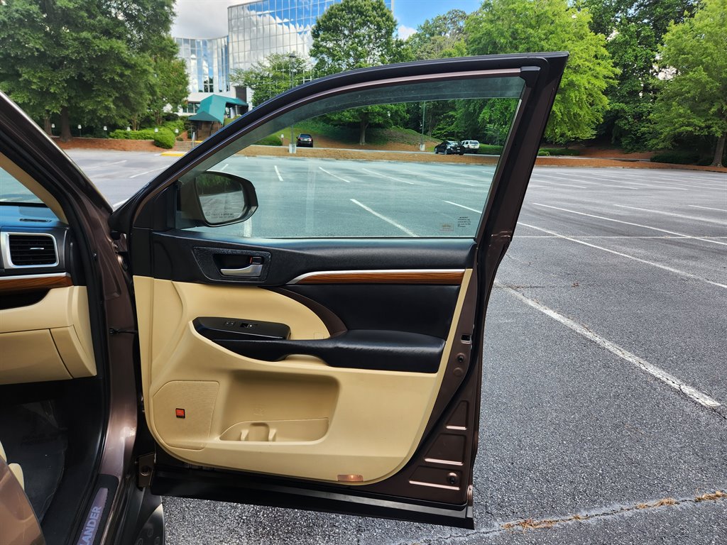 2018 Toyota Highlander - $20,750