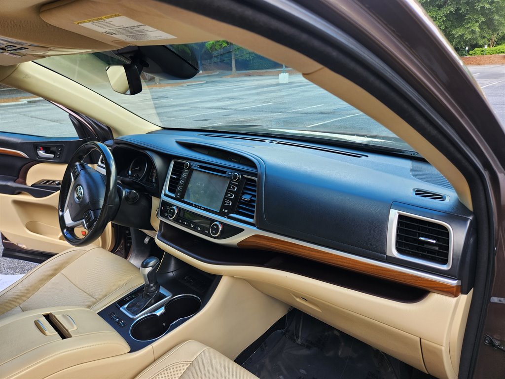 2018 Toyota Highlander - $20,750