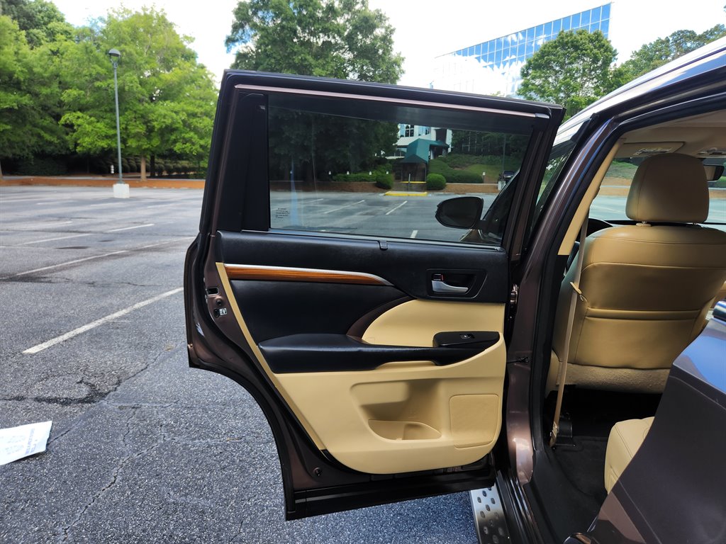 2018 Toyota Highlander - $20,750