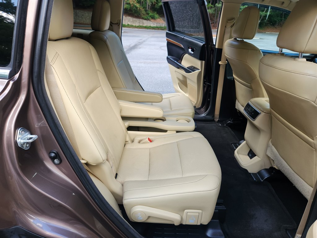 2018 Toyota Highlander - $20,750