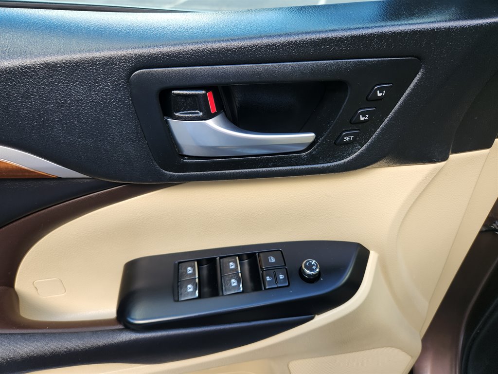 2018 Toyota Highlander - $20,750